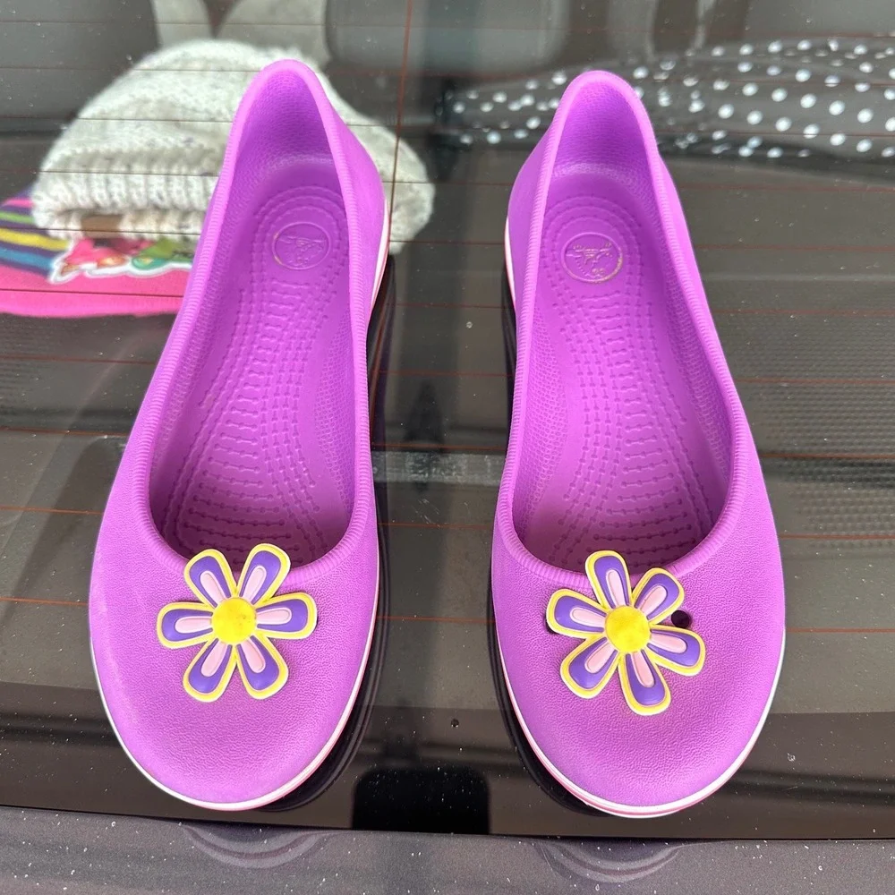 Crocs Little Girls CrocBand Ballet Flats‎ With Flower Charm Size J3 Purple Shoes